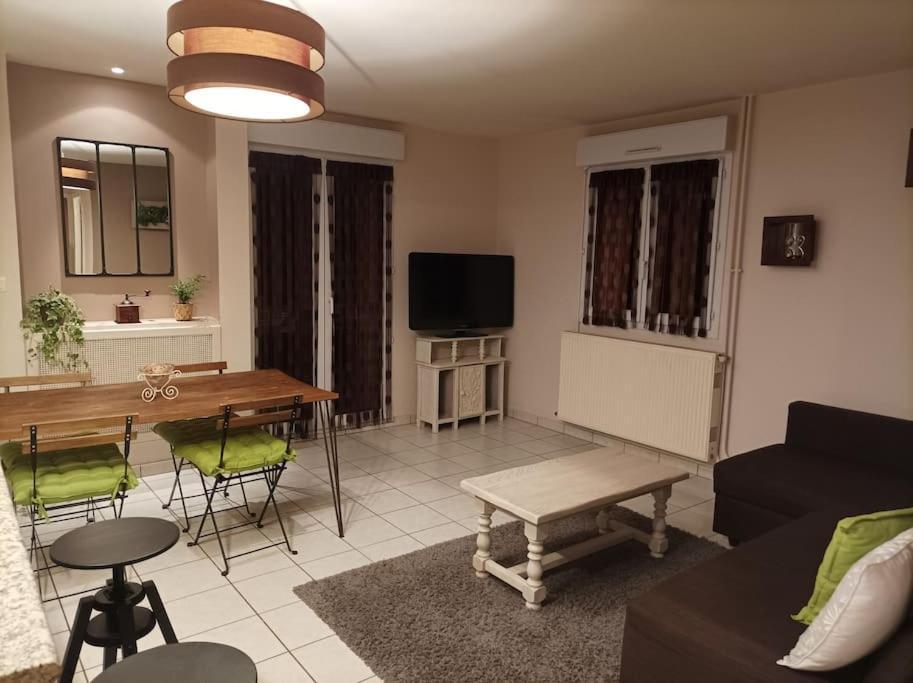 Ecully, Au Calme De 50m². *