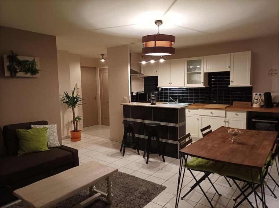 Ecully, Au Calme De 50m². * Écully