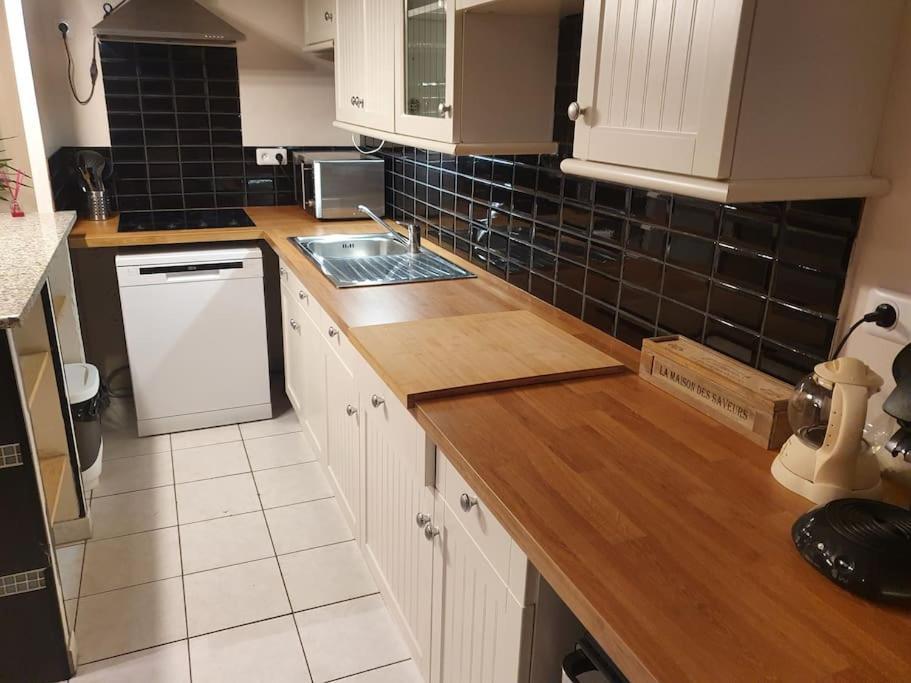 Ecully, Au Calme De 50m². Écully